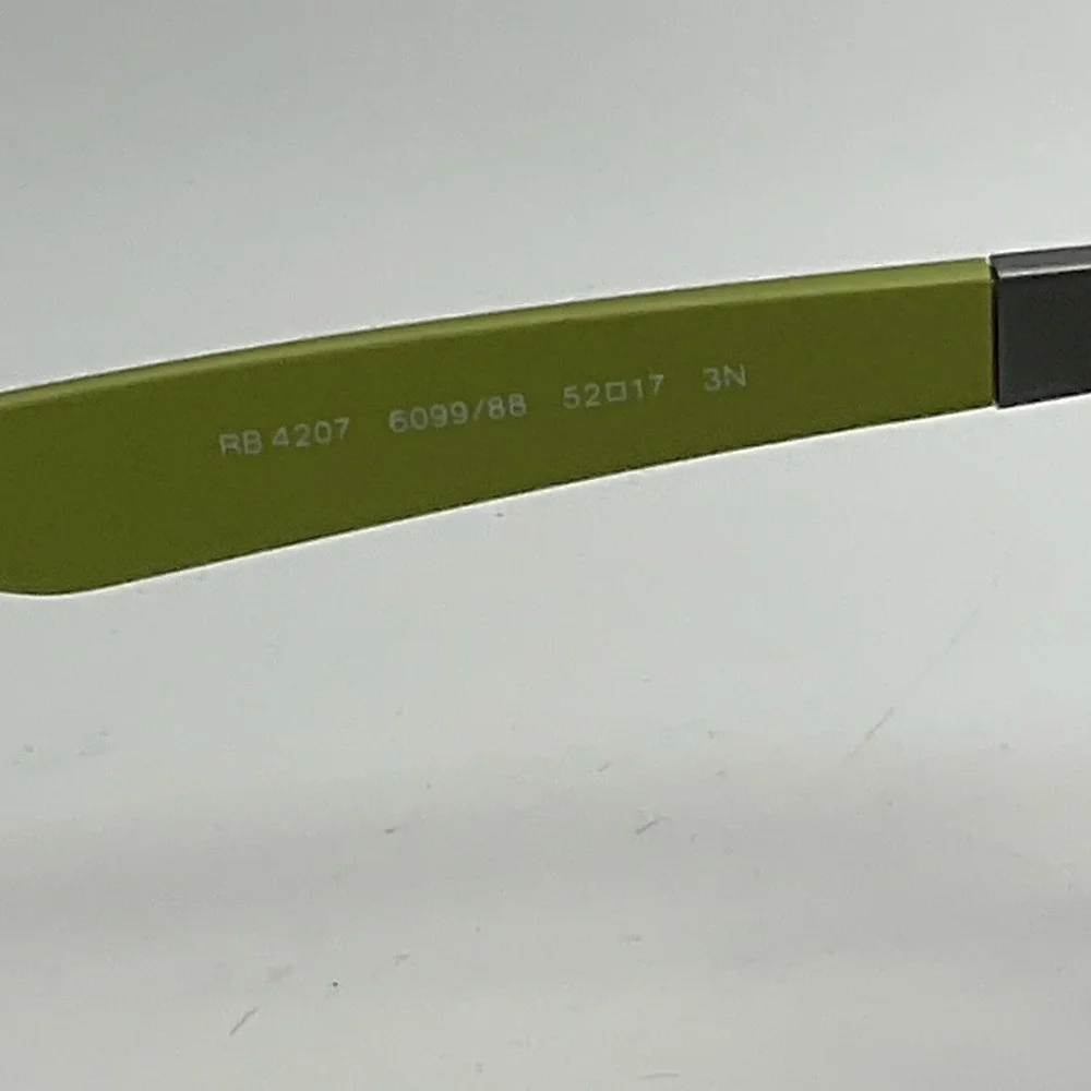 Ray-Ban Sunglasses Wayfarer Liteforce Matte Aced Green Silver Gray Lenses RB4207